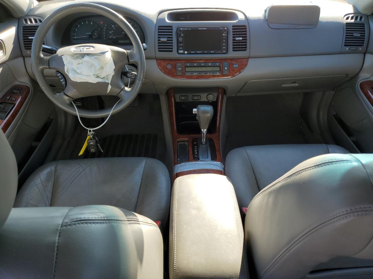 2002 TOYOTA CAMRY LE photo 8