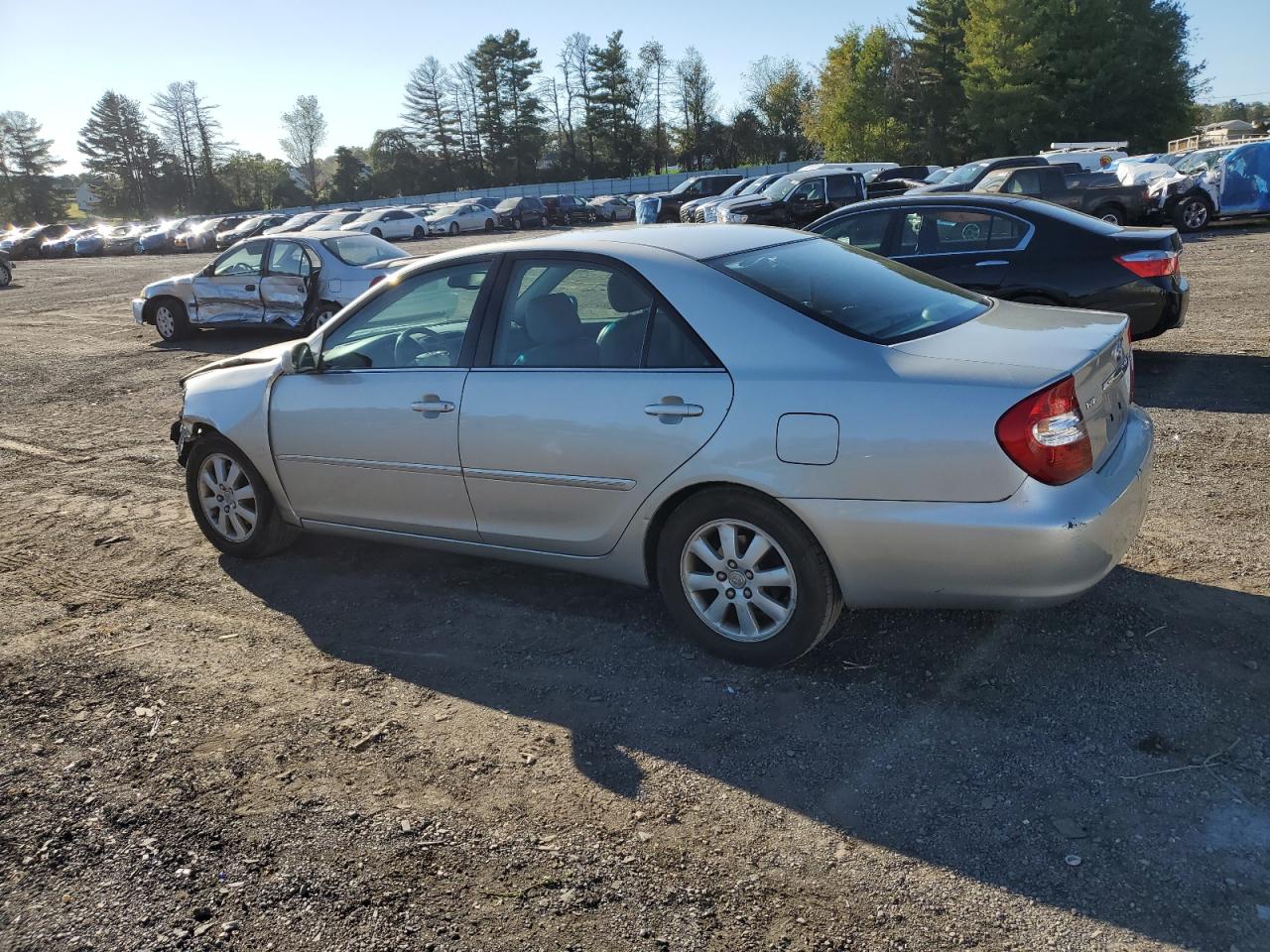 2002 TOYOTA CAMRY LE photo 2