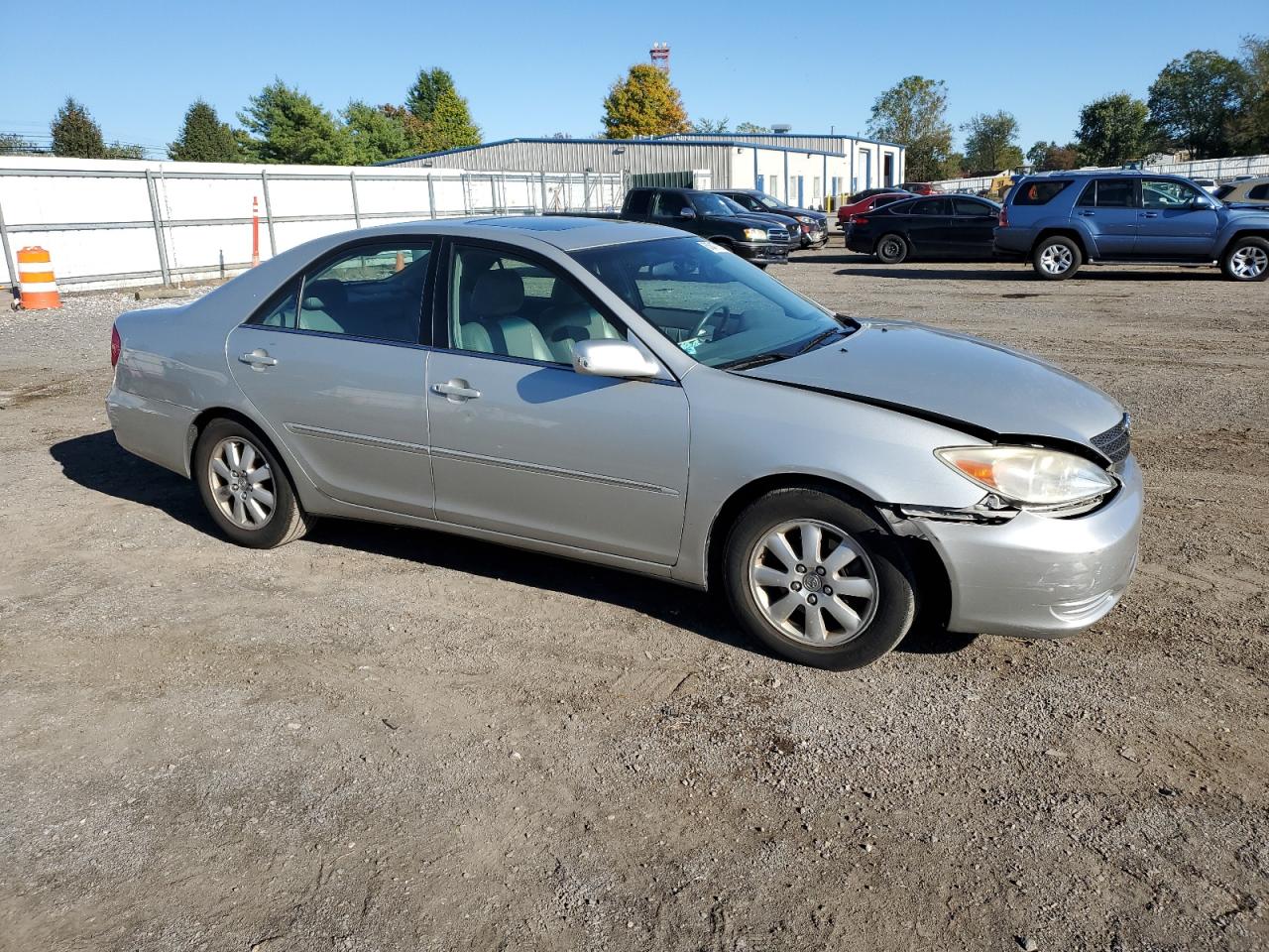 2002 TOYOTA CAMRY LE photo 4