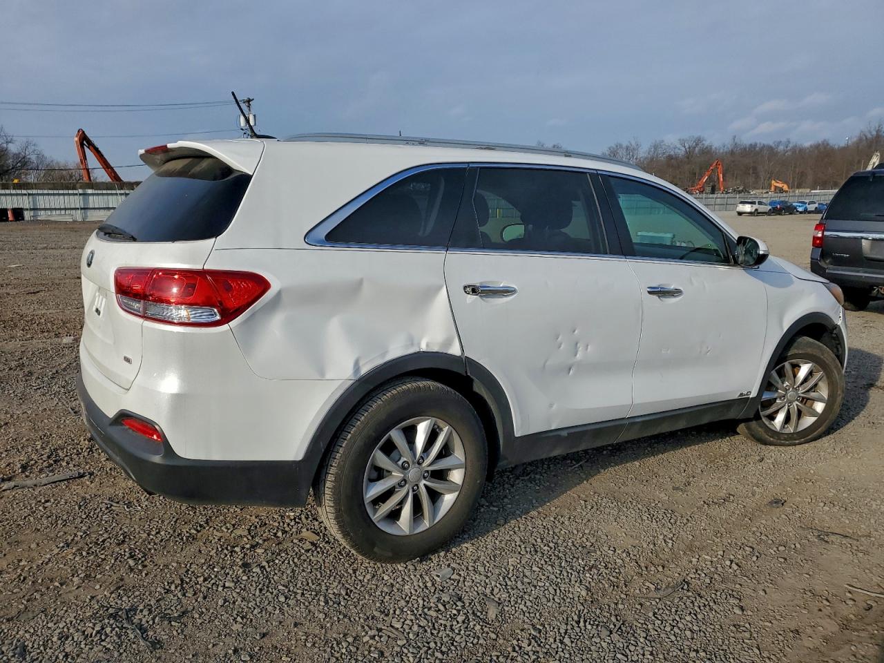 2016 KIA SORENTO LX photo 3