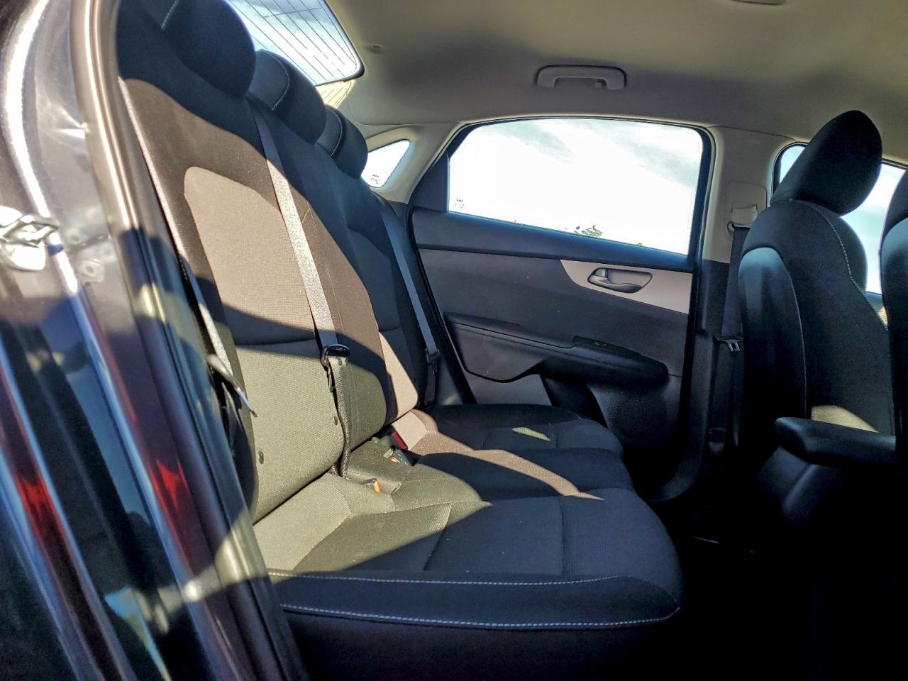 2024 KIA FORTE LX photo 10
