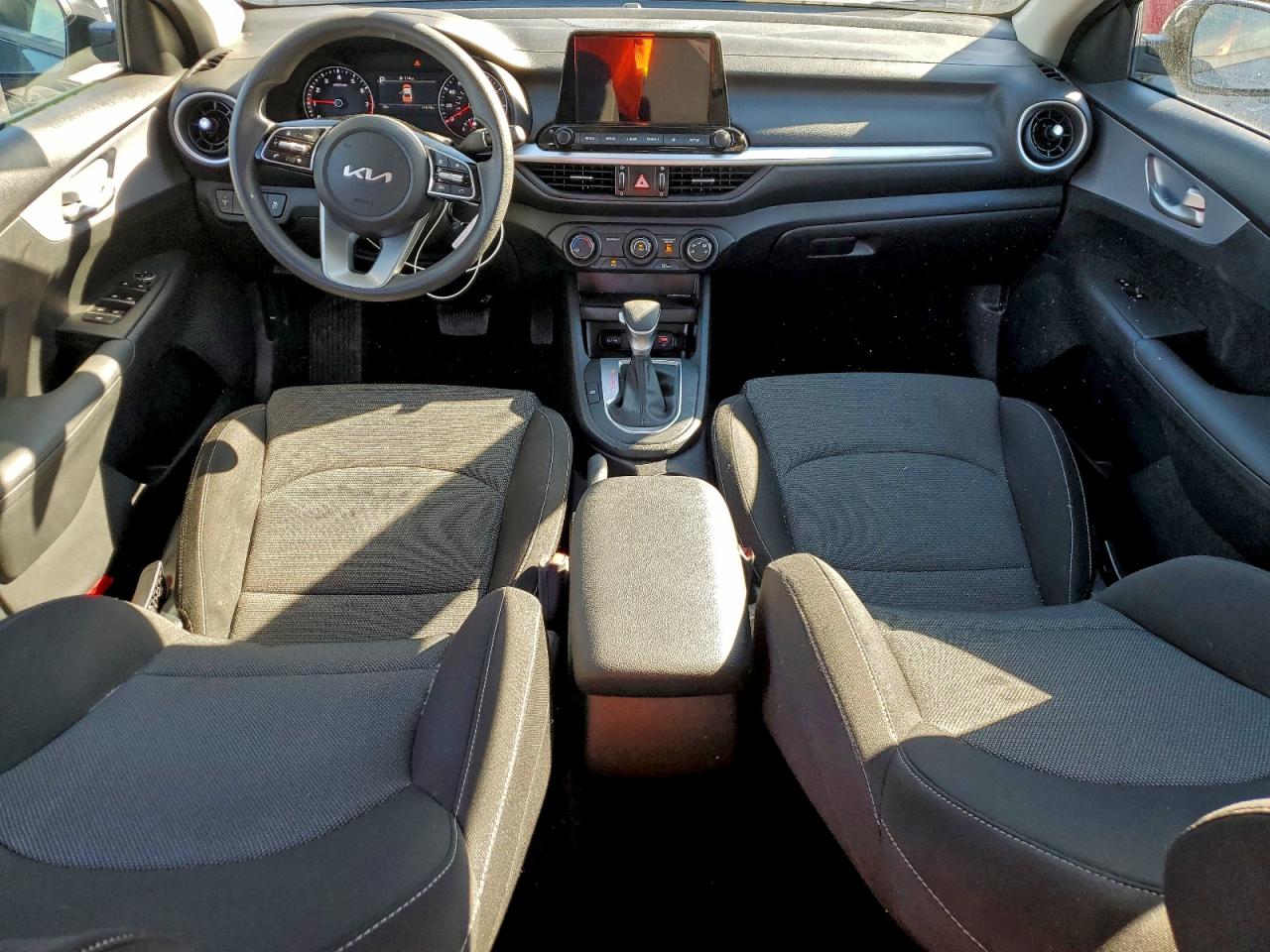 2024 KIA FORTE LX photo 8