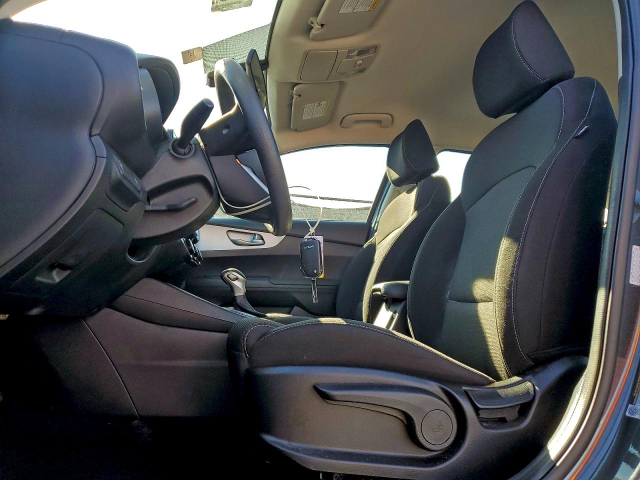 2024 KIA FORTE LX photo 7