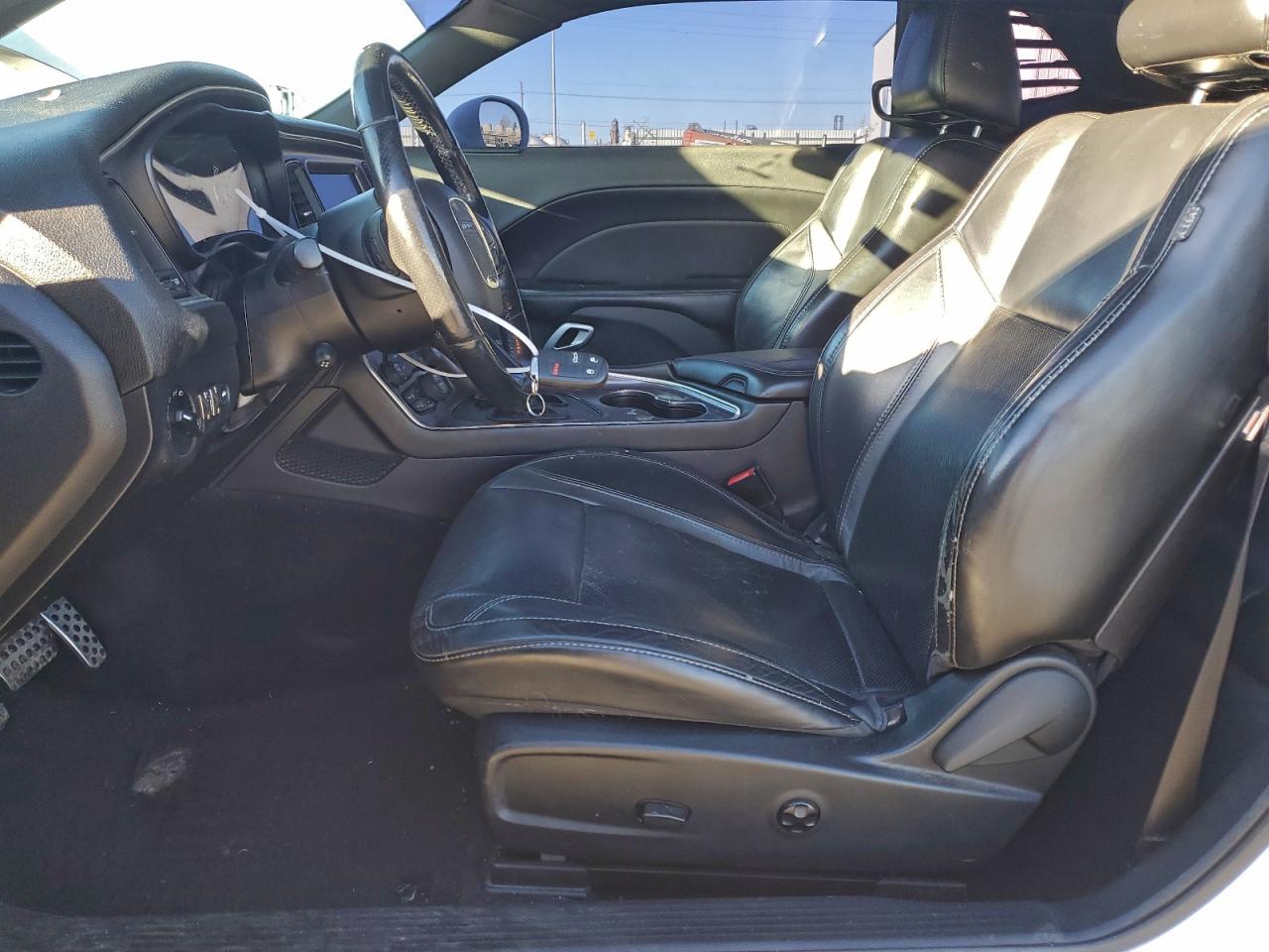 2016 DODGE CHALLENGER SXT photo 13