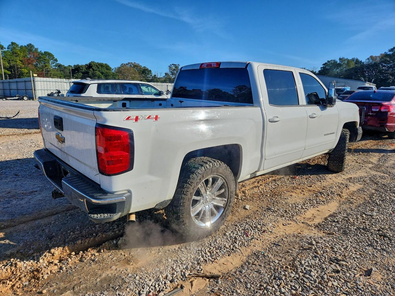 2016 CHEVROLET SILVERADO K1500 LT photo 3
