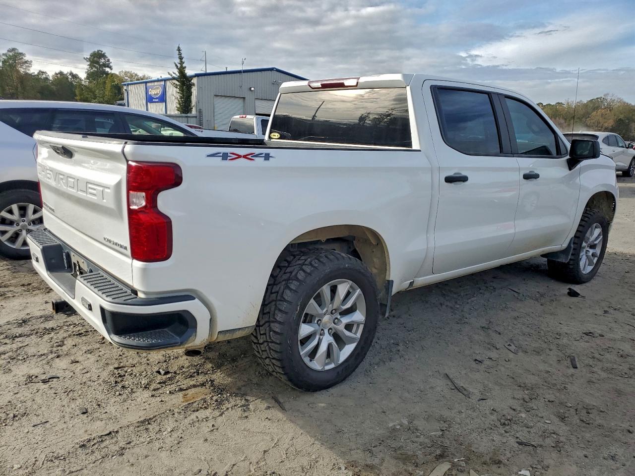 2023 CHEVROLET SILVERADO K1500 CUSTOM photo 3