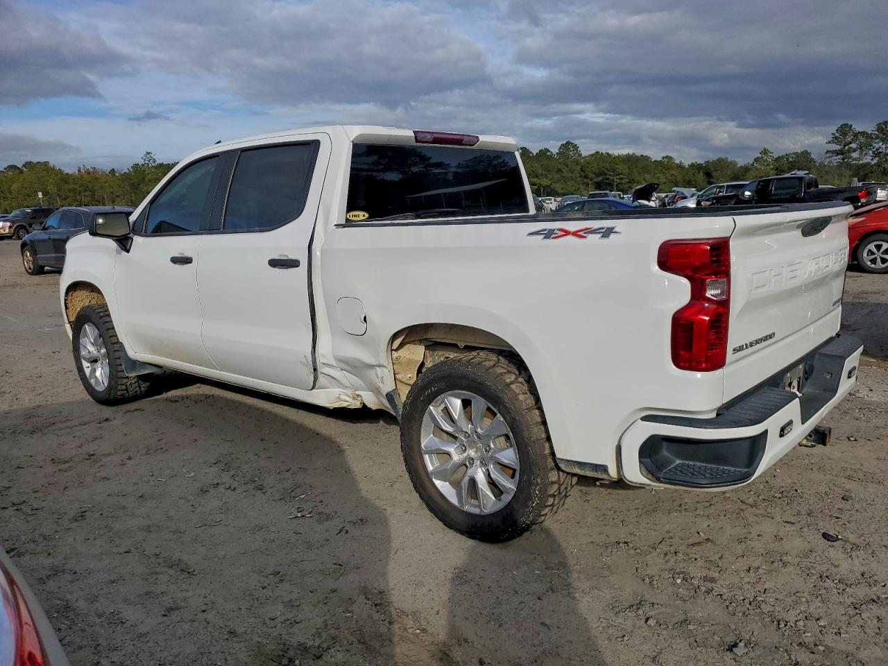 2023 CHEVROLET SILVERADO K1500 CUSTOM photo 2
