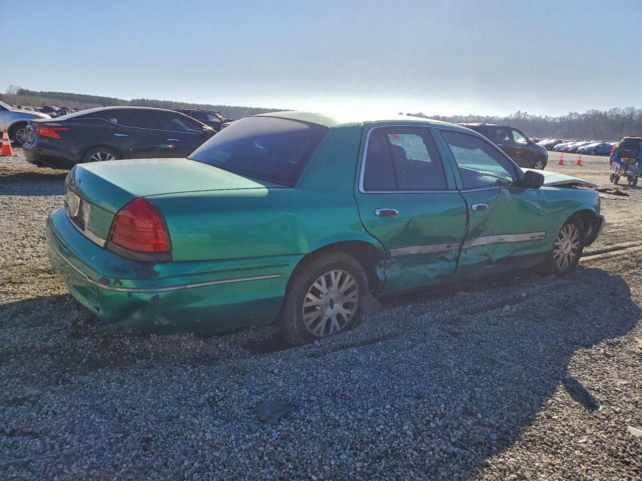 2004 FORD CROWN VICTORIA LX photo 3