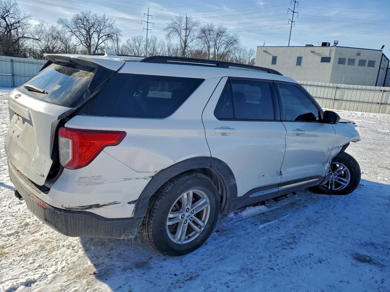 2020 FORD EXPLORER XLT photo 3