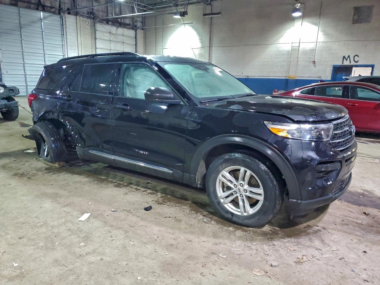 2023 FORD EXPLORER XLT photo 4
