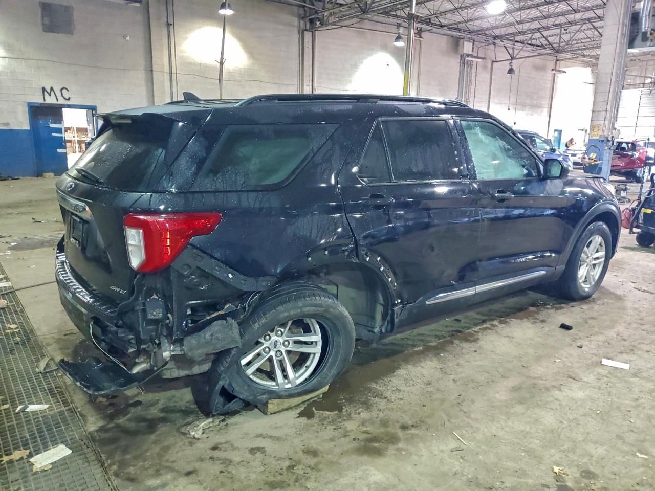 2023 FORD EXPLORER XLT photo 3
