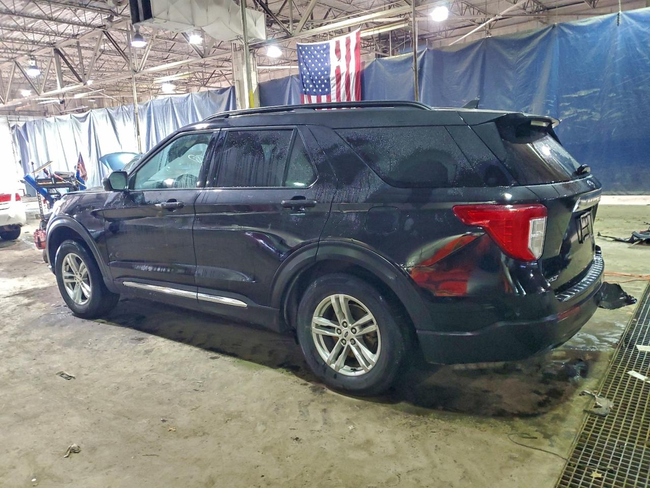 2023 FORD EXPLORER XLT photo 2