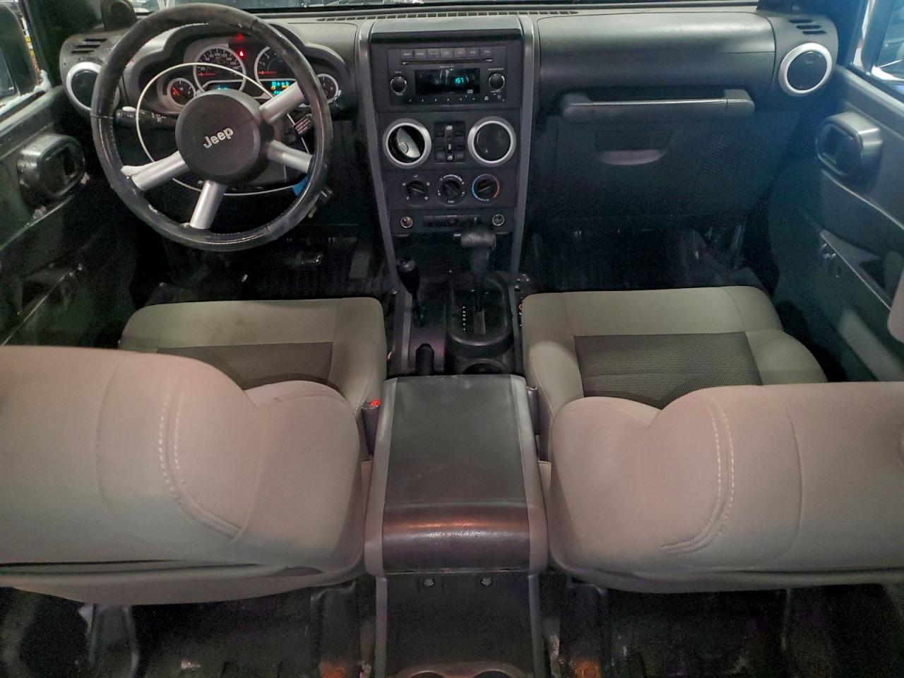 2010 JEEP WRANGLER UNLIMITED SAHARA photo 8