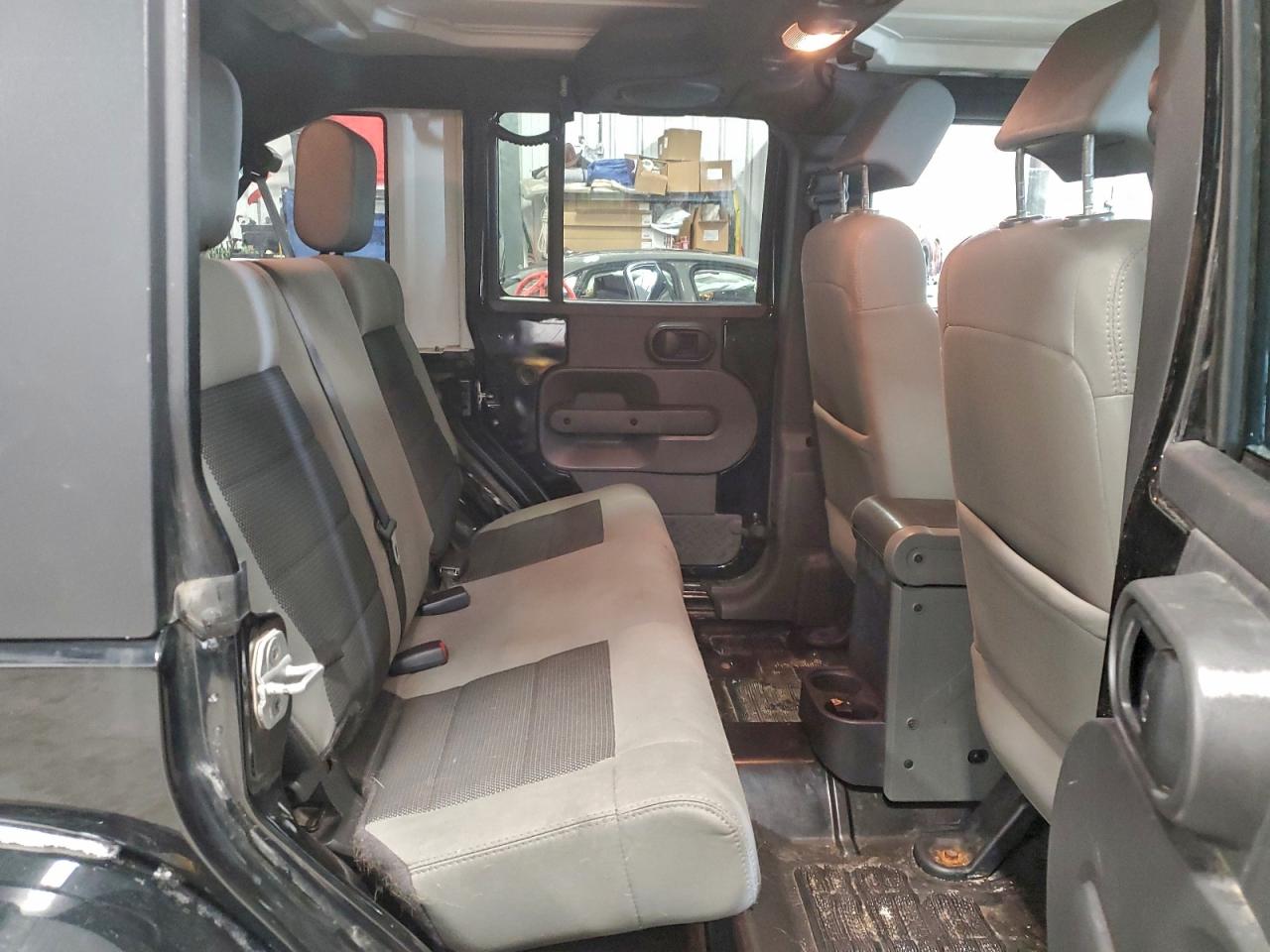 2010 JEEP WRANGLER UNLIMITED SAHARA photo 11