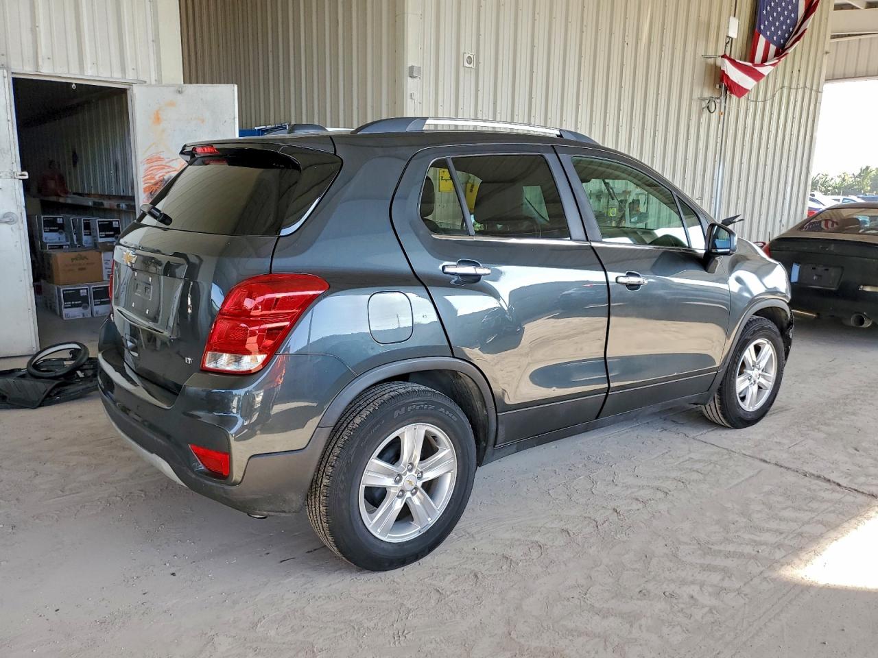 2018 CHEVROLET TRAX 1LT photo 3