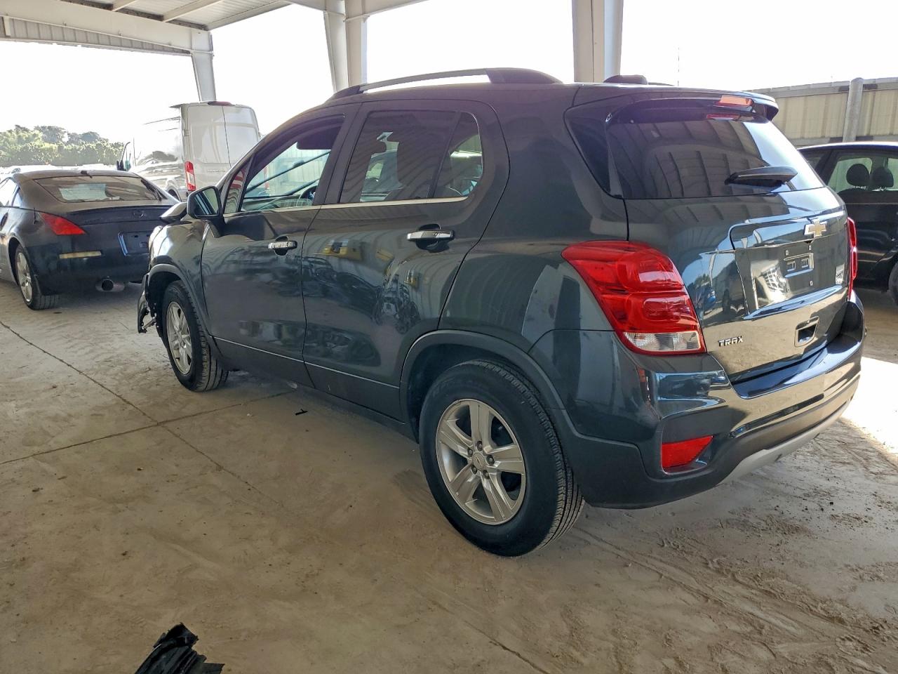 2018 CHEVROLET TRAX 1LT photo 2