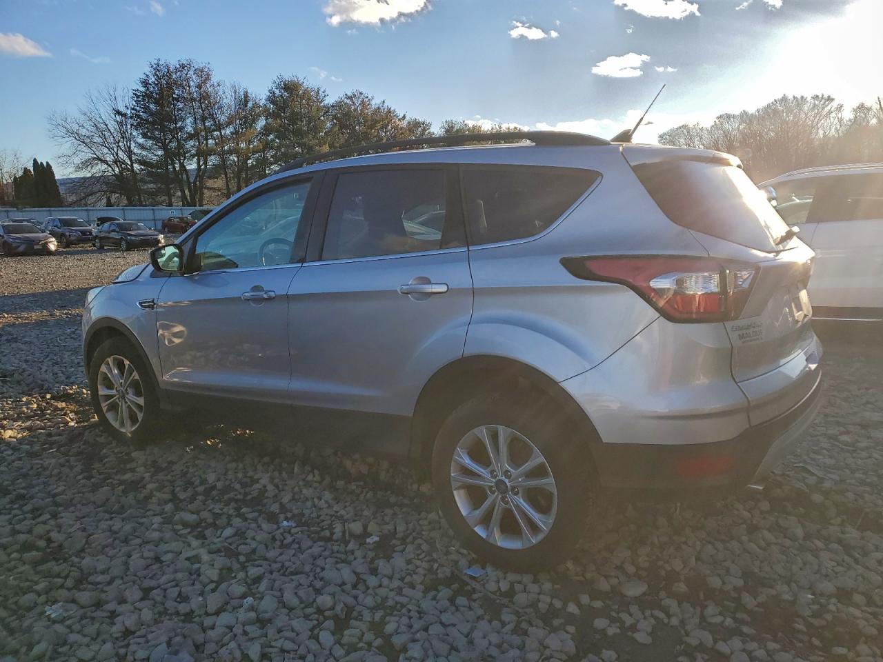 2018 FORD ESCAPE SEL photo 2
