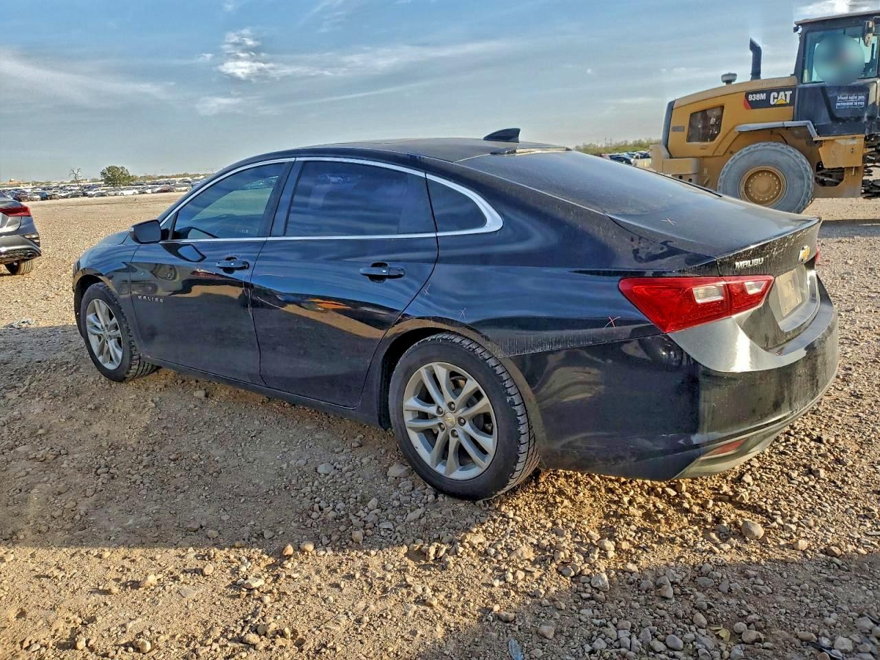 2018 CHEVROLET MALIBU LT photo 2