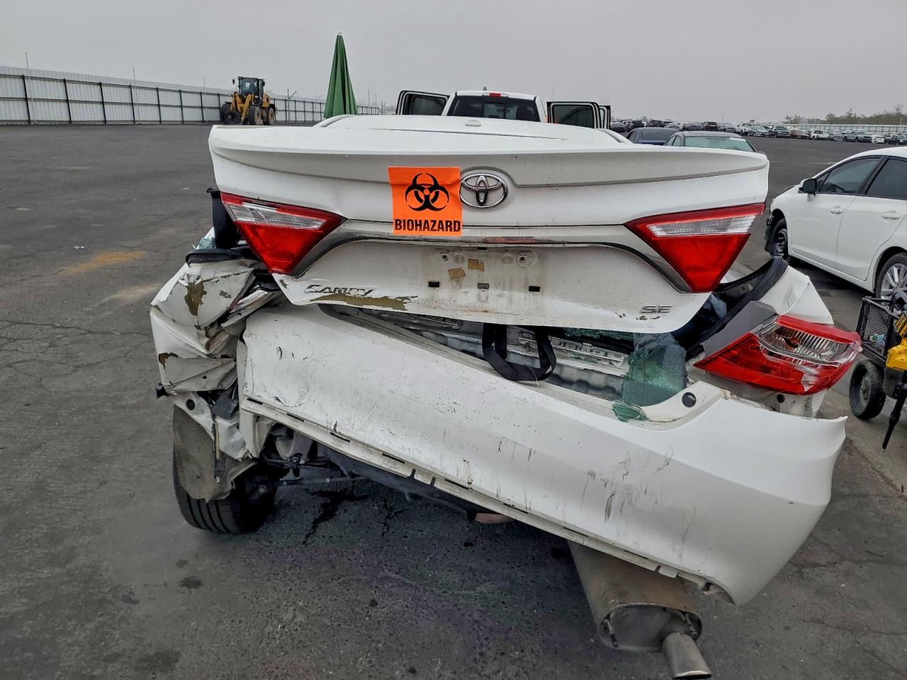2015 TOYOTA CAMRY LE photo 16