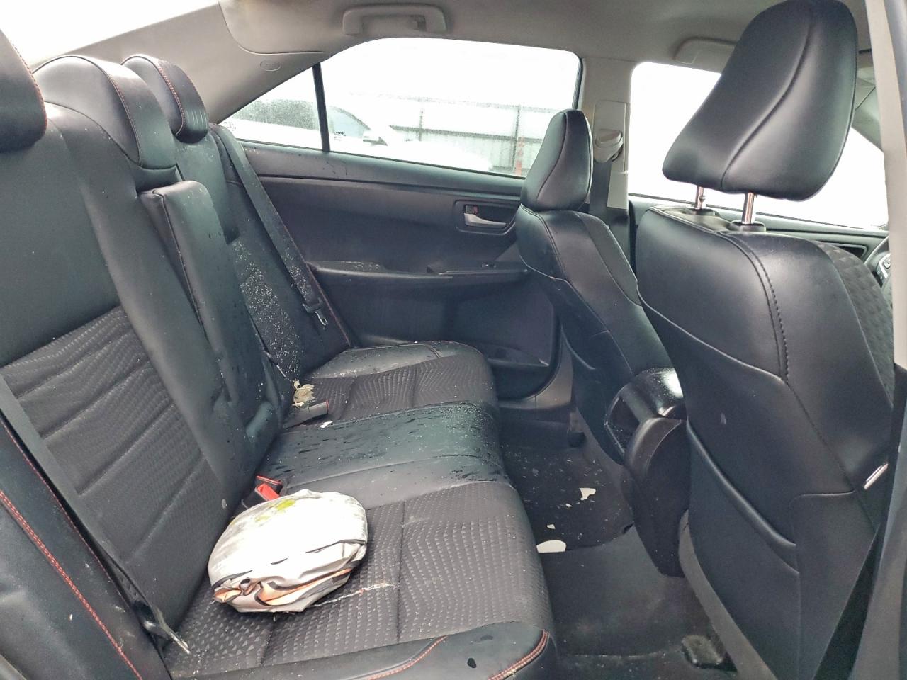 2015 TOYOTA CAMRY LE photo 28