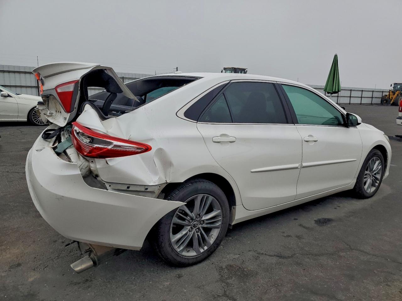 2015 TOYOTA CAMRY LE photo 7