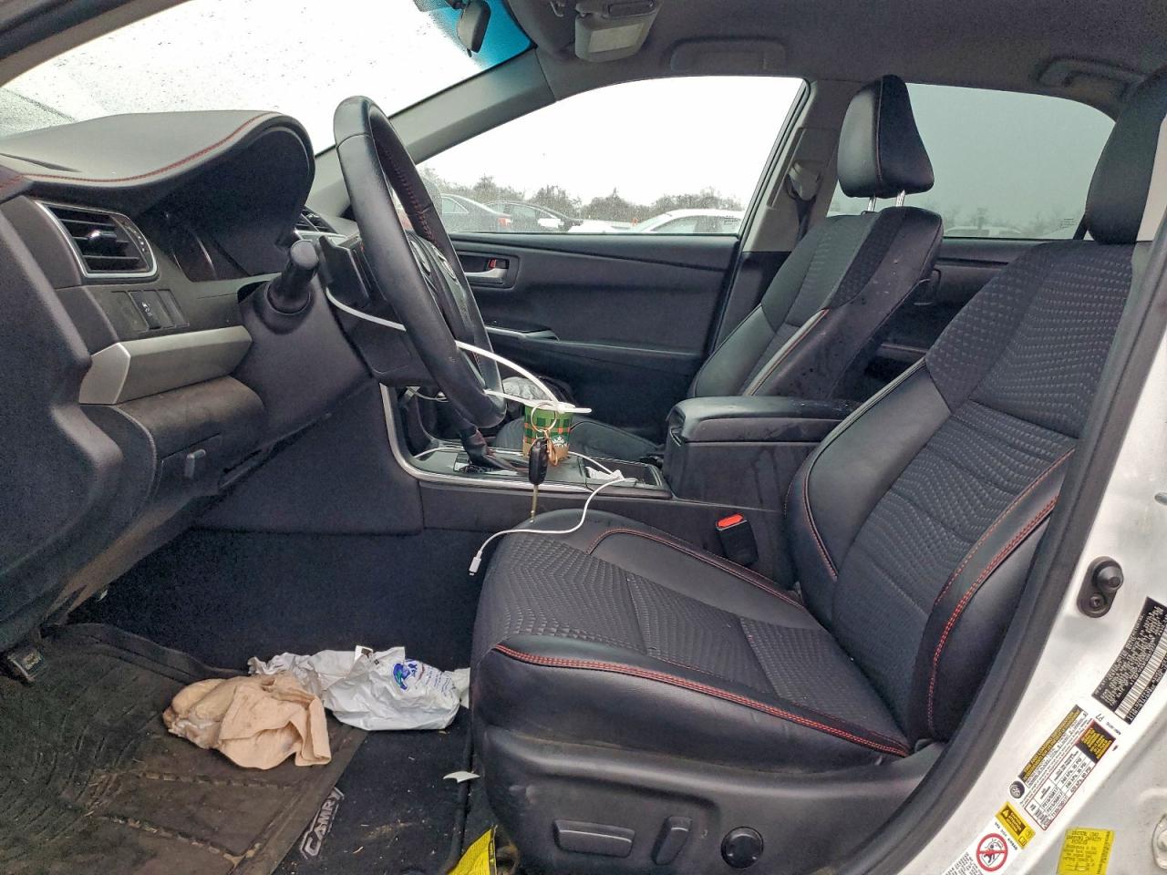 2015 TOYOTA CAMRY LE photo 19