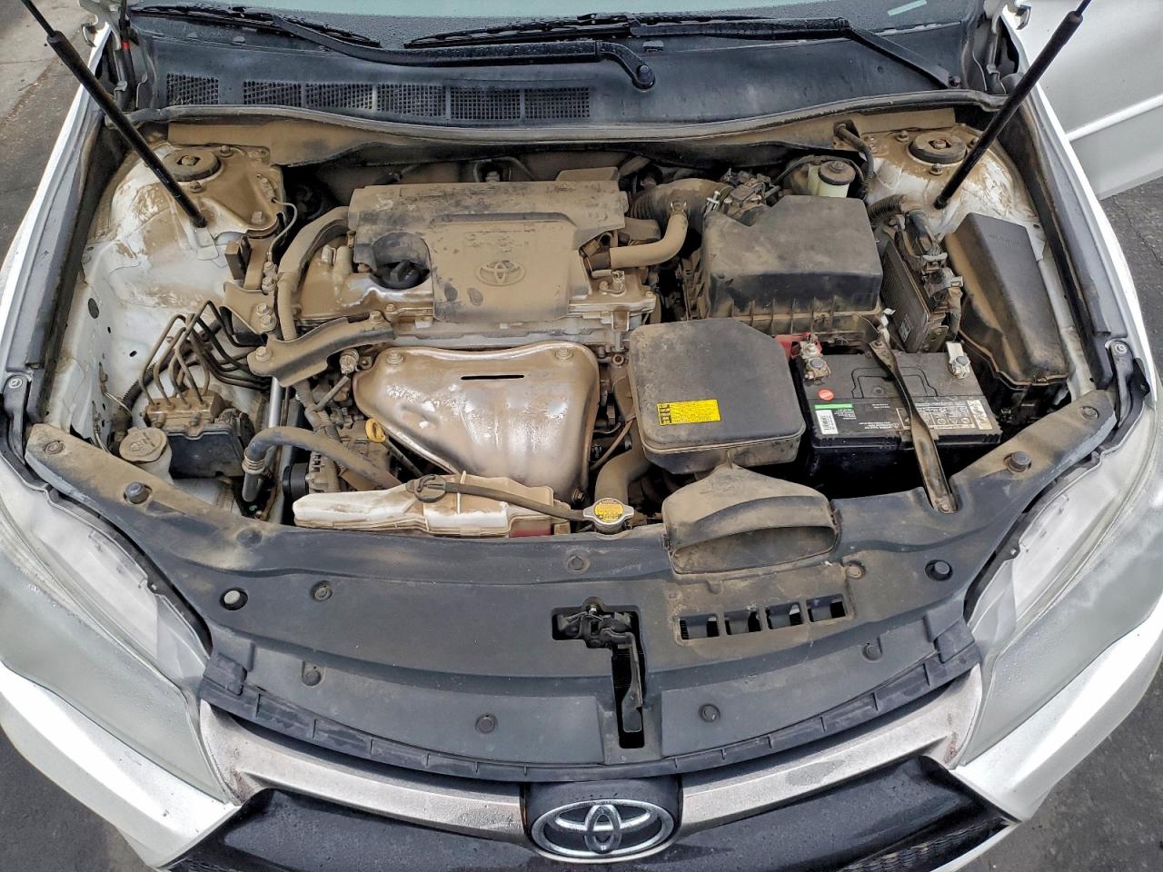 2015 TOYOTA CAMRY LE photo 31