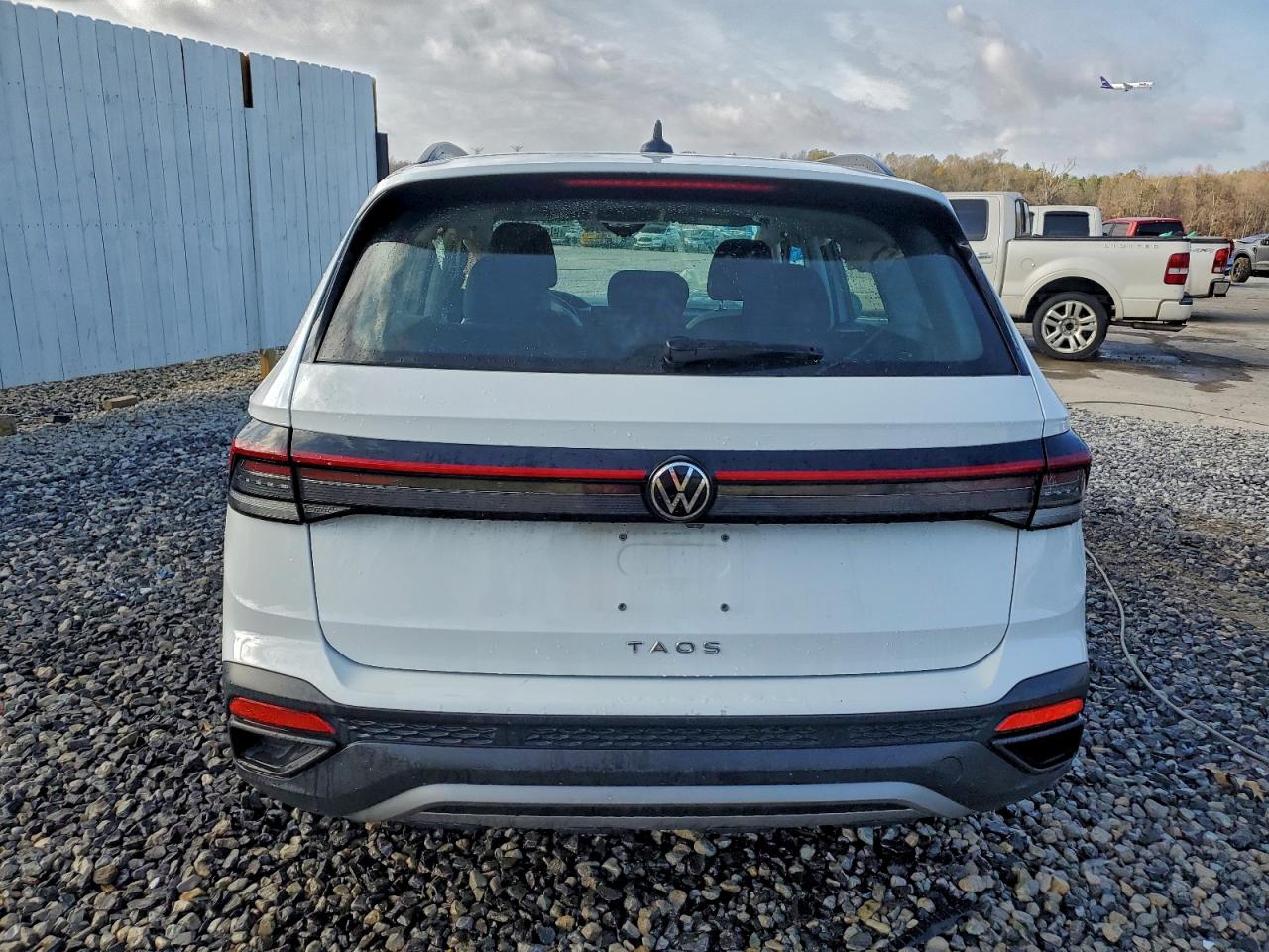 2025 VOLKSWAGEN TAOS S photo 6