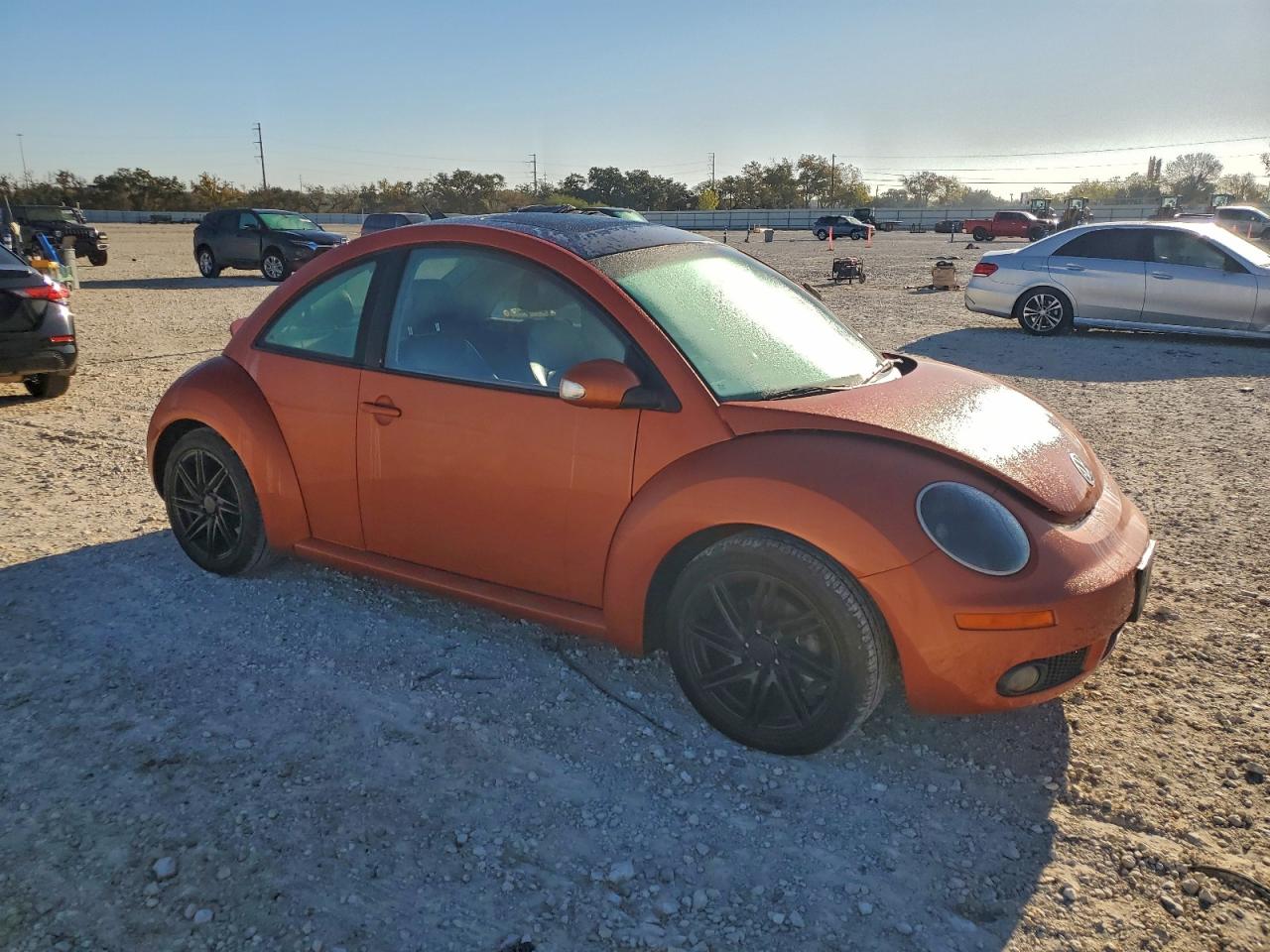 2010 VOLKSWAGEN NEW BEETLE photo 4