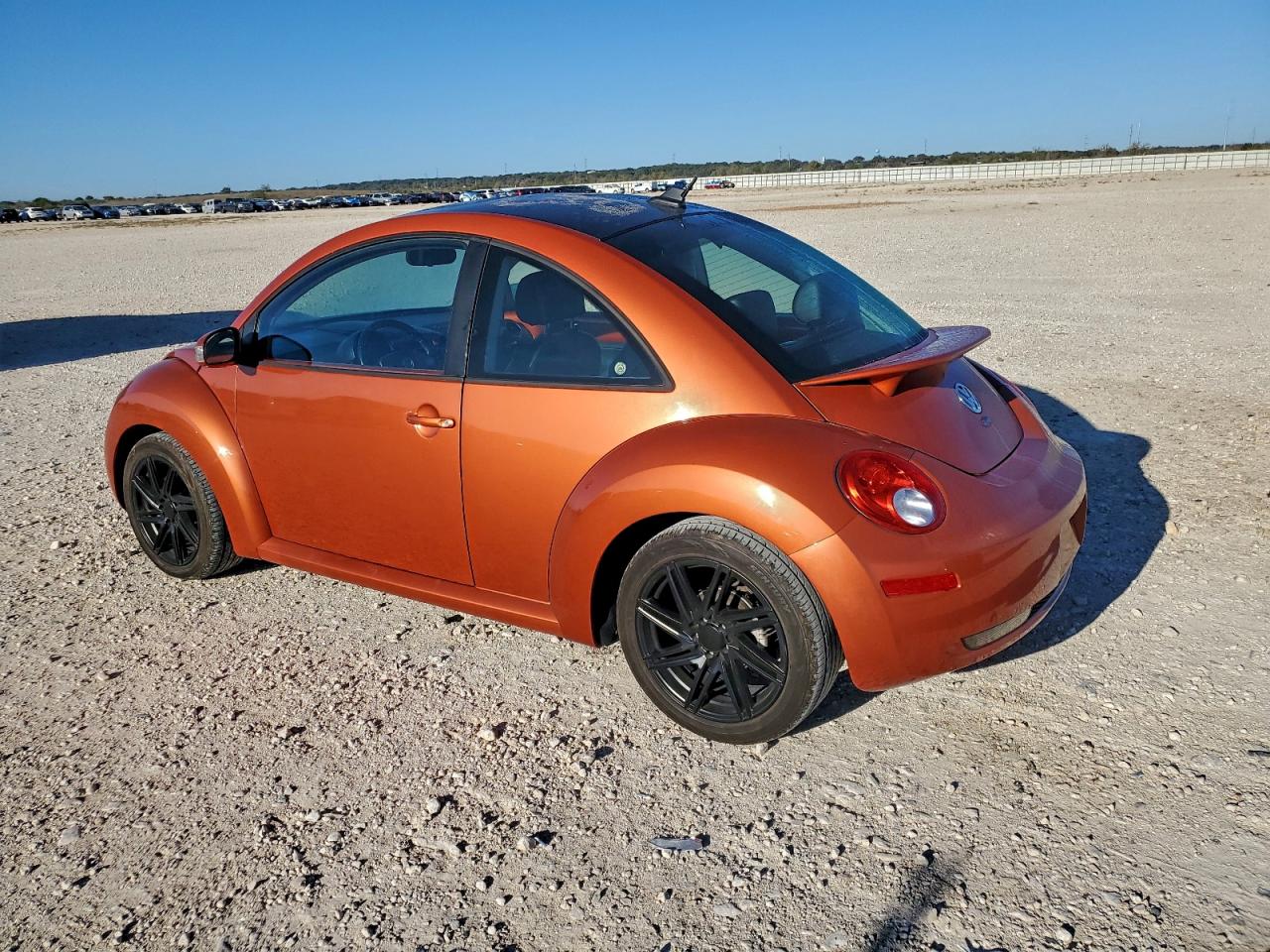 2010 VOLKSWAGEN NEW BEETLE photo 2