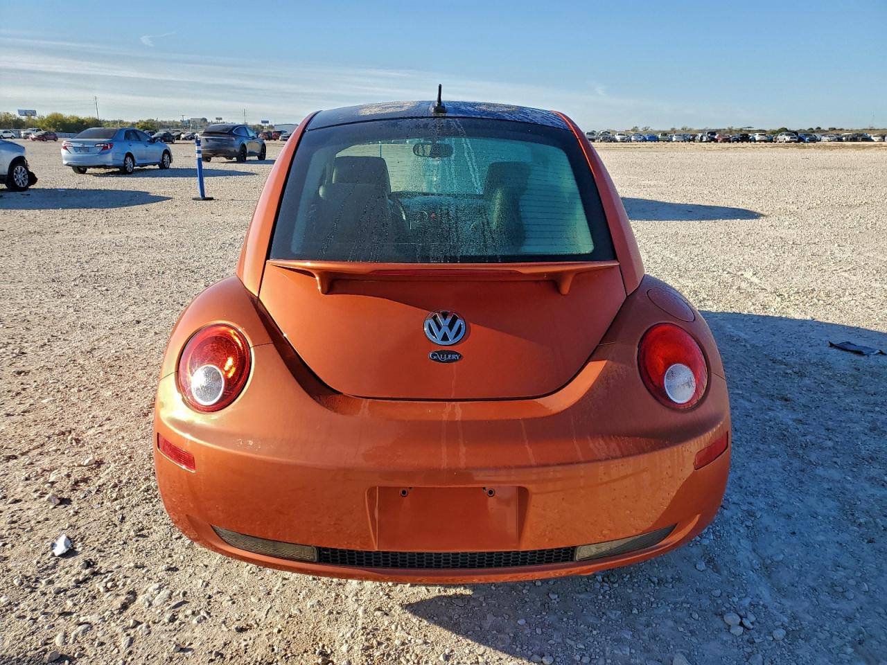 2010 VOLKSWAGEN NEW BEETLE photo 6