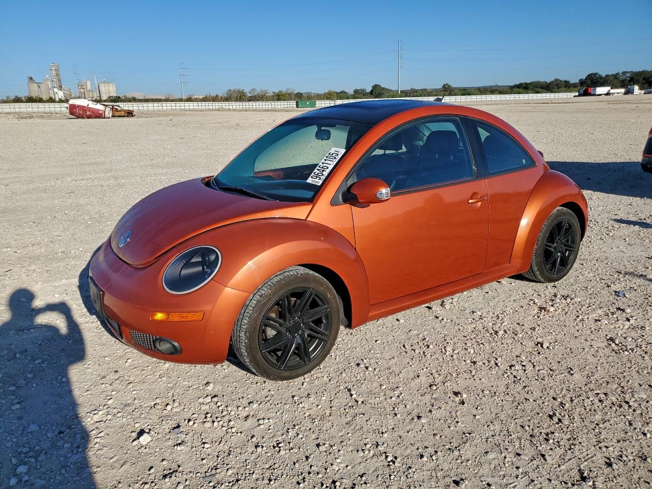 2010 VOLKSWAGEN NEW BEETLE — MINOR DENT/SCRATCHES damage — photo 1