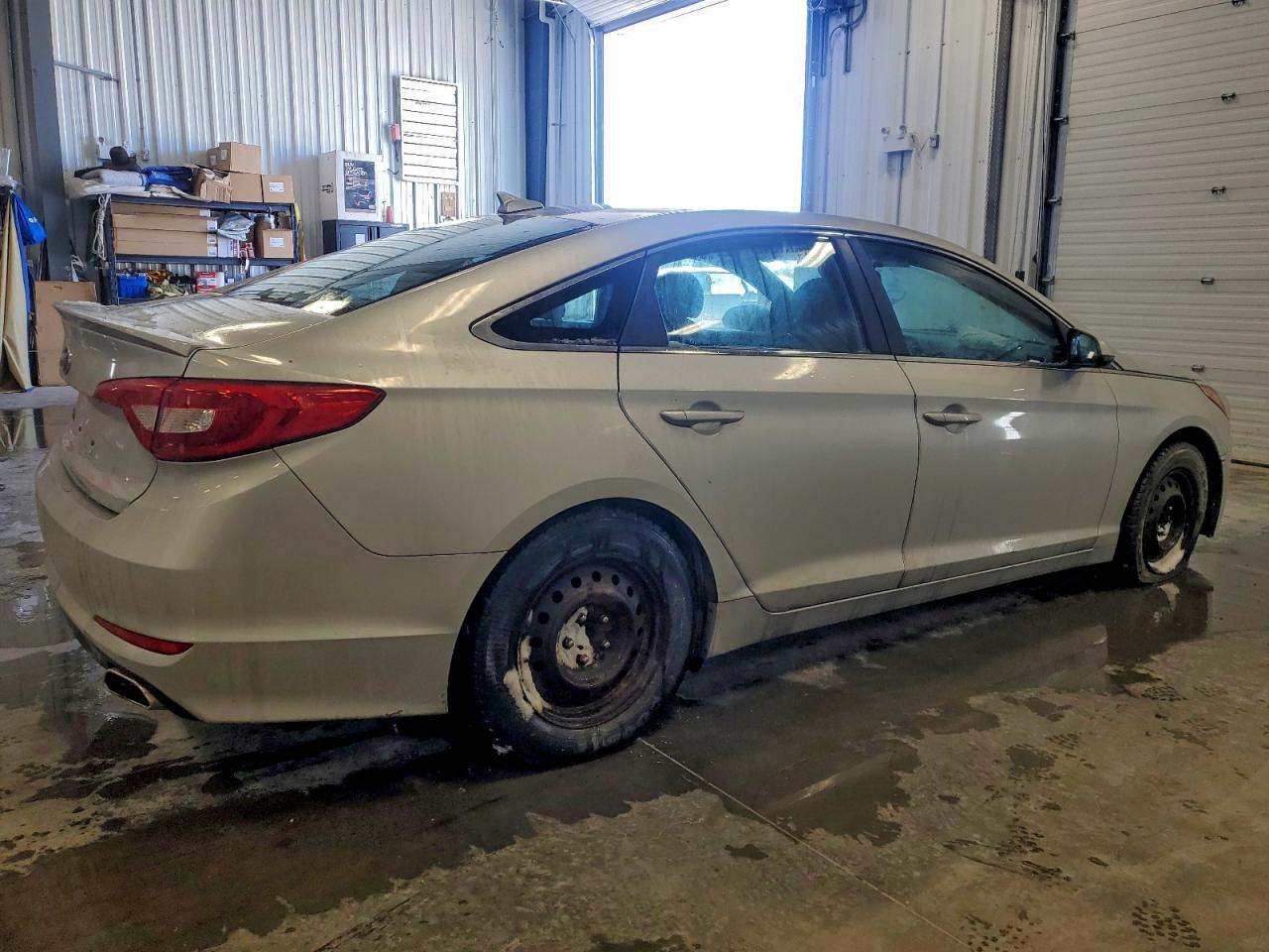 2015 HYUNDAI SONATA SE photo 3