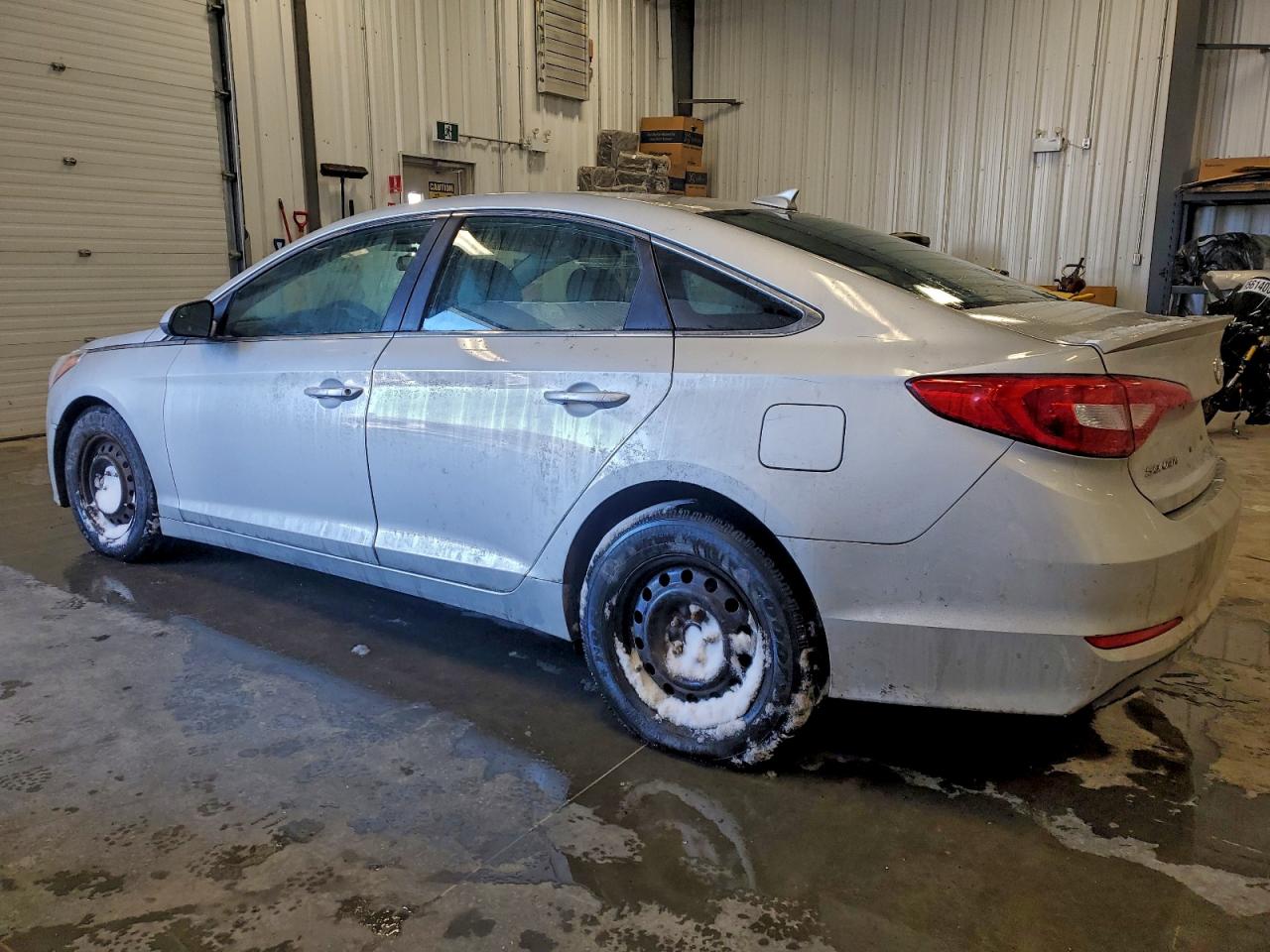 2015 HYUNDAI SONATA SE photo 2