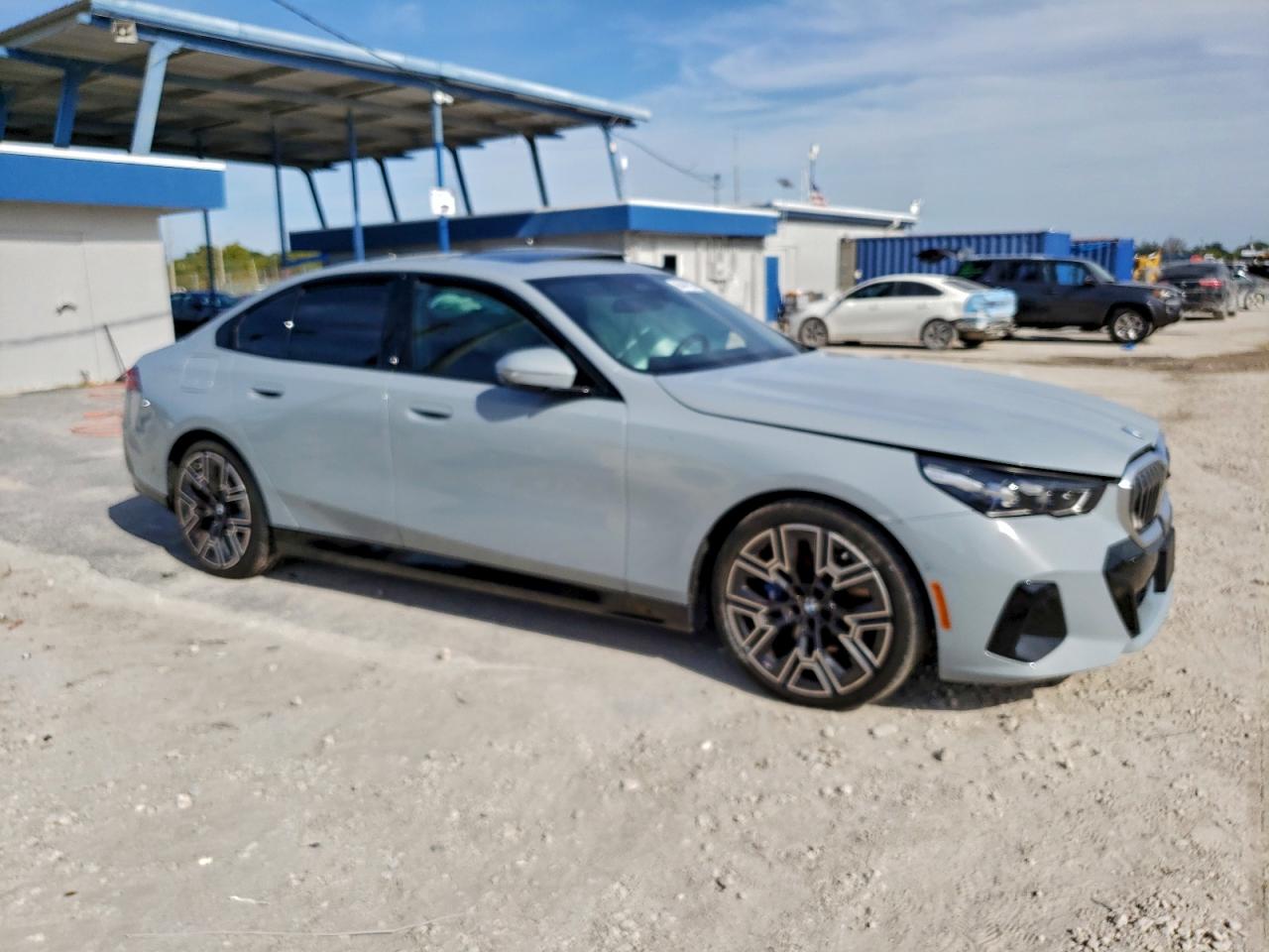 2024 BMW 530 XI photo 4