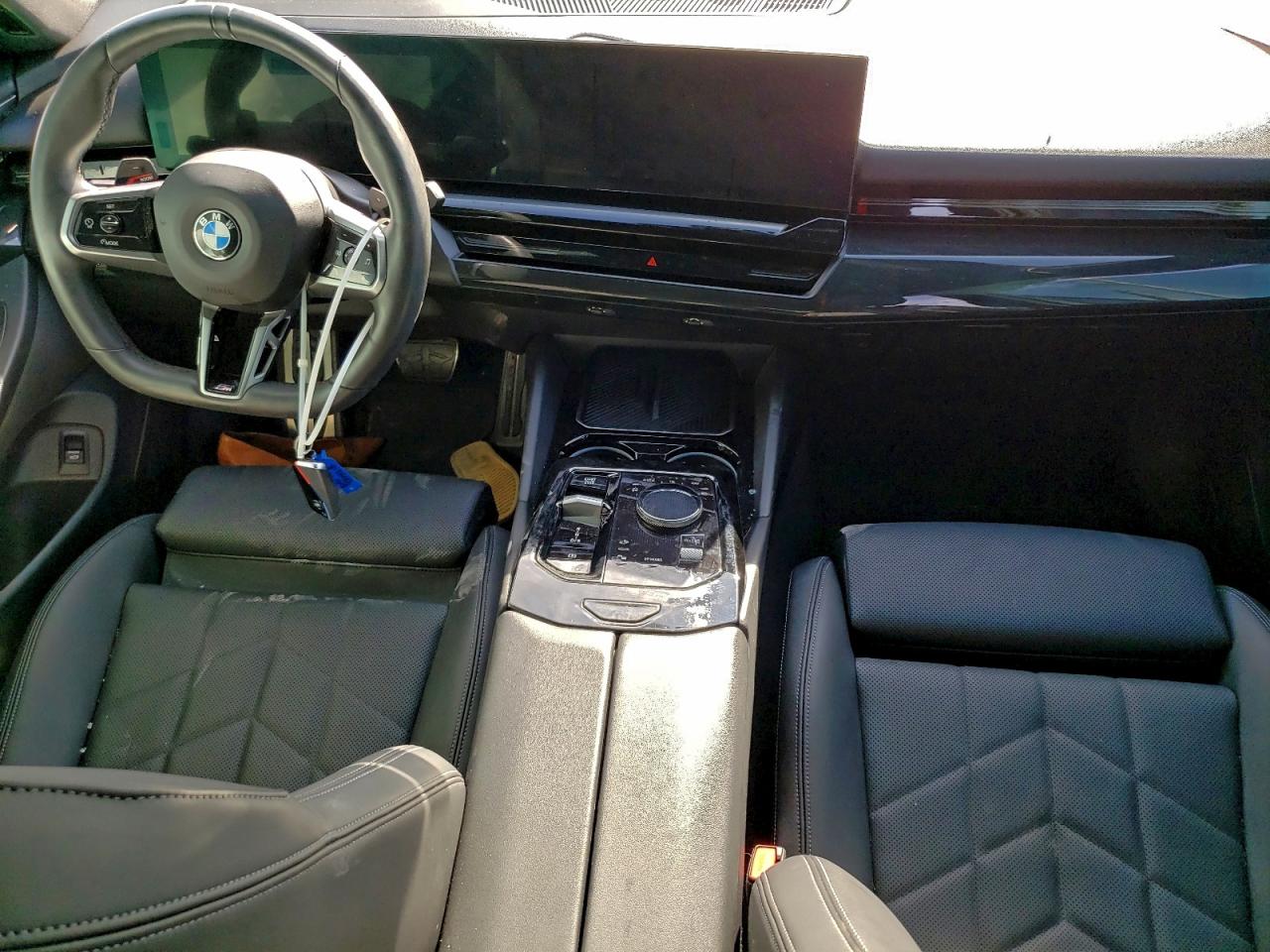 2024 BMW 530 XI photo 8
