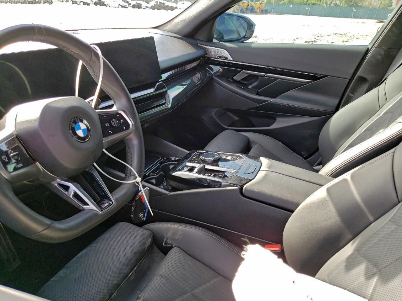 2024 BMW 530 XI photo 7