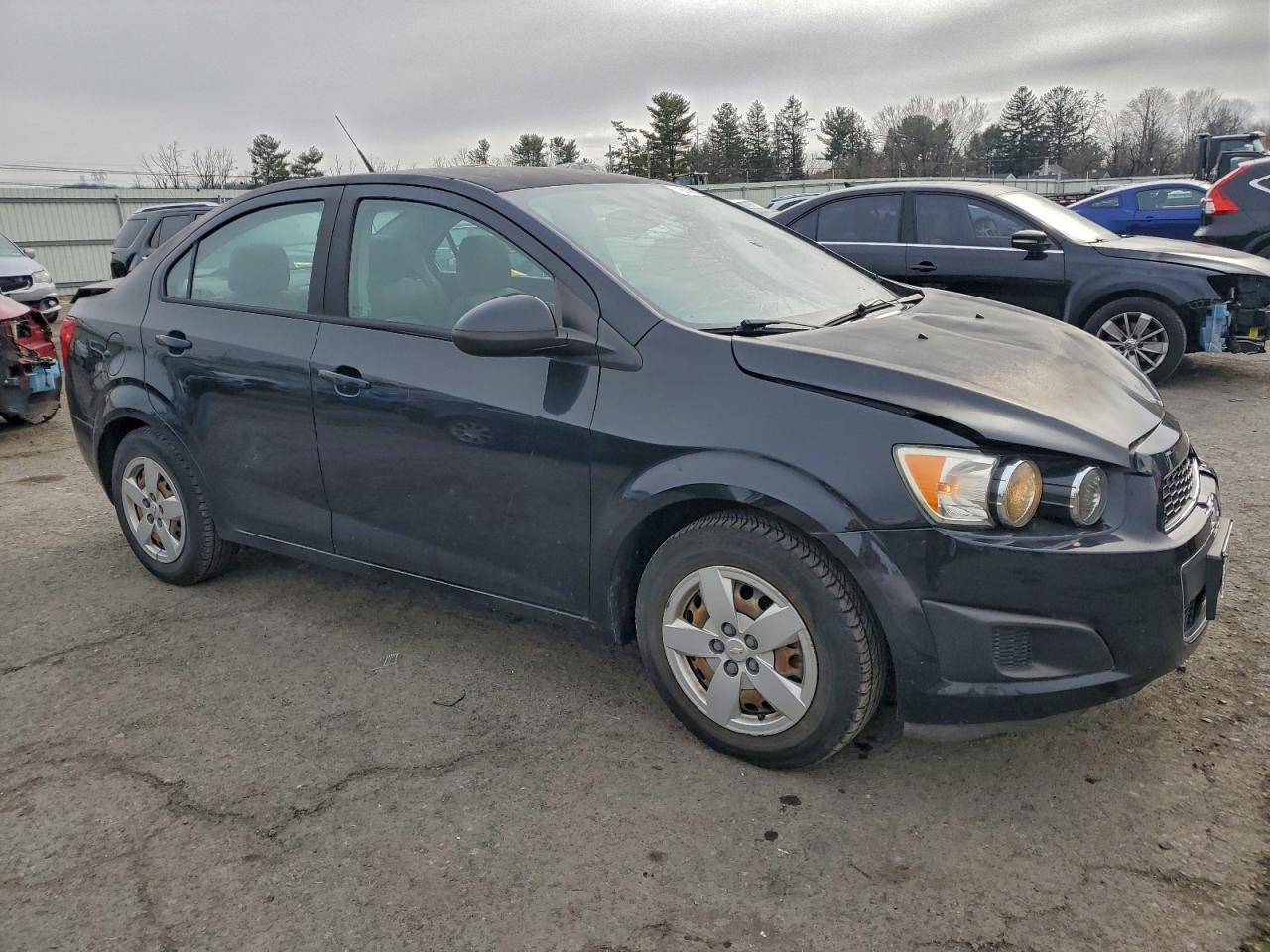2014 CHEVROLET SONIC LS photo 4