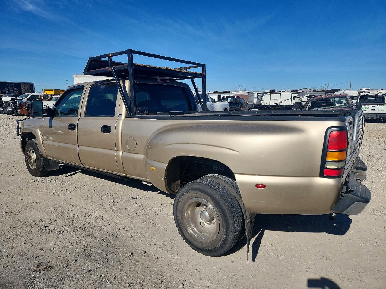 2004 GMC NEW SIERRA C3500 photo 2
