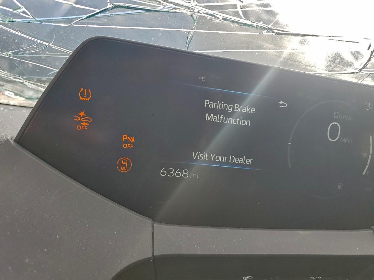 2025 TOYOTA PRIUS LE photo 9