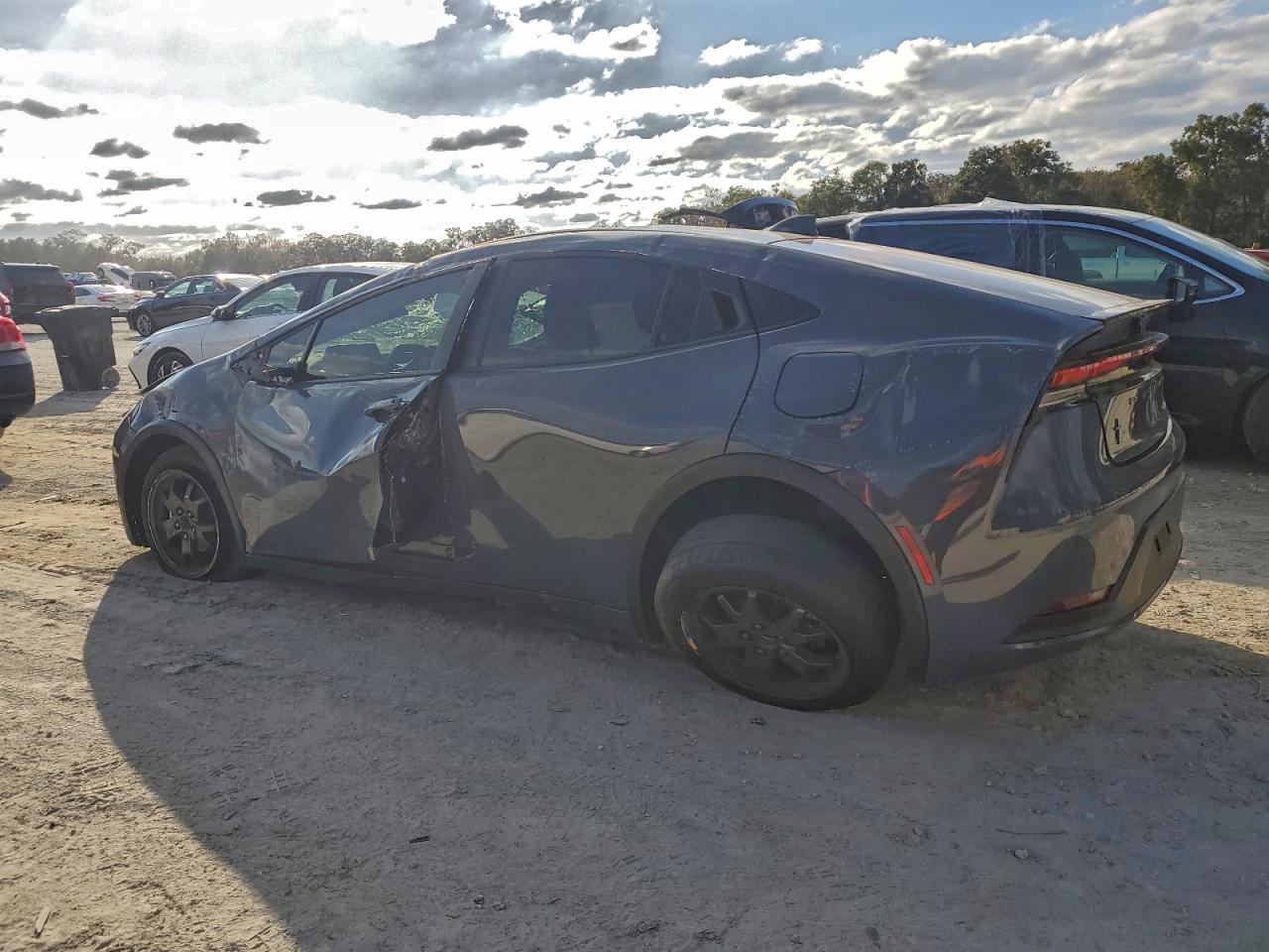 2025 TOYOTA PRIUS LE photo 2