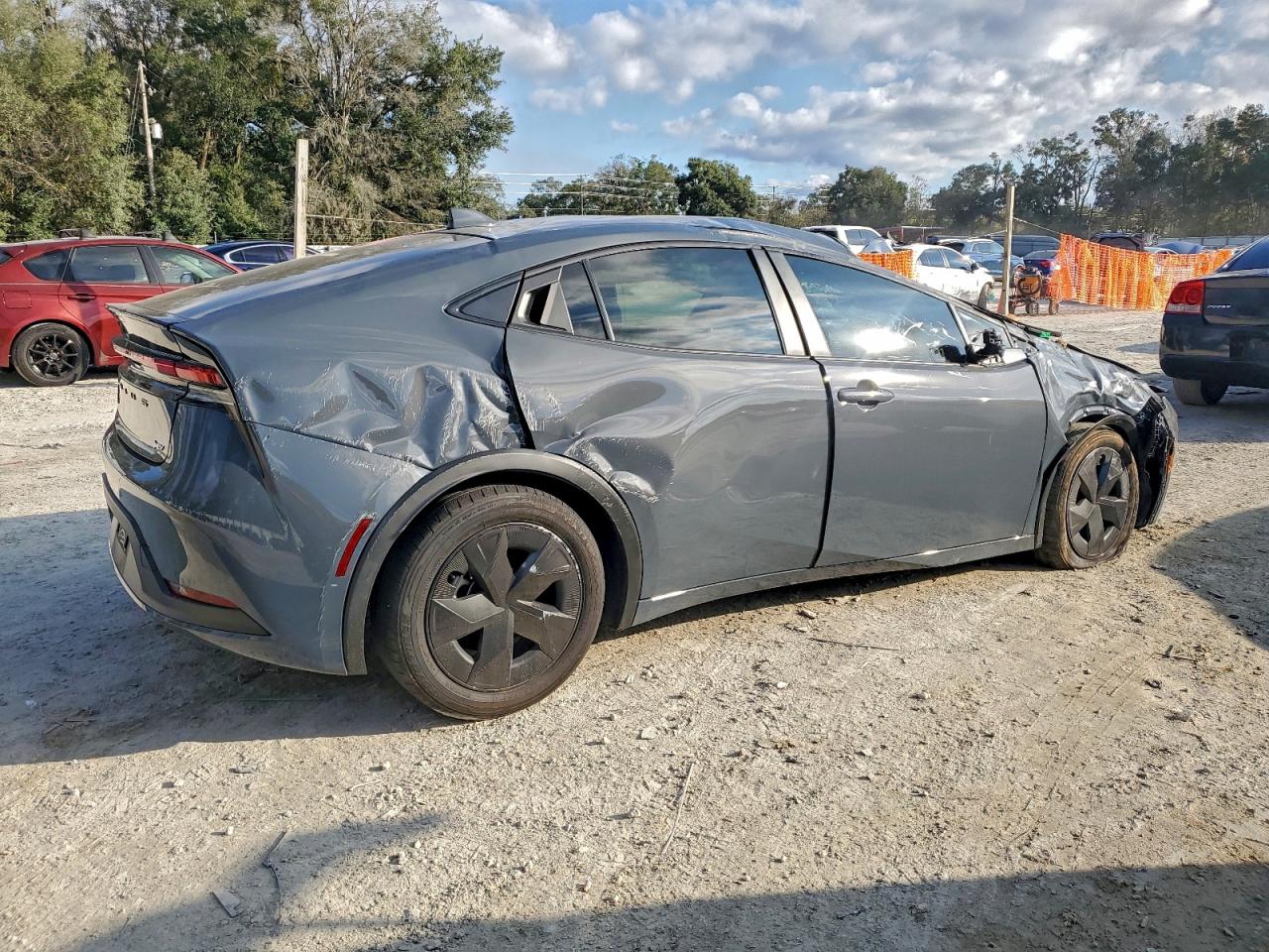 2025 TOYOTA PRIUS LE photo 3