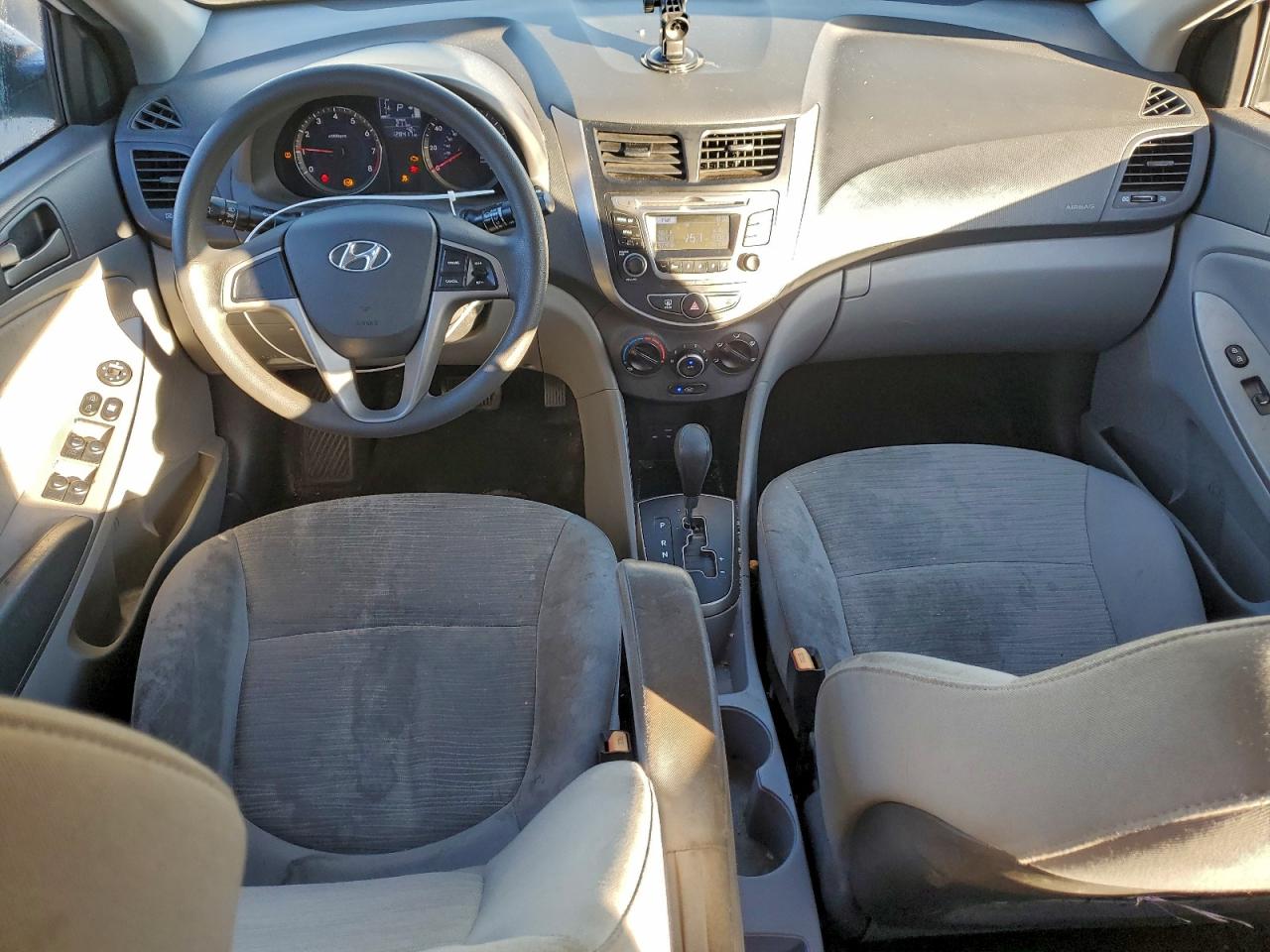 2017 HYUNDAI ACCENT SE photo 8