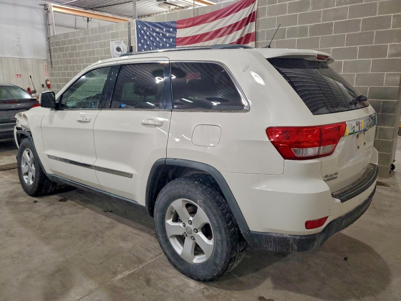 2011 JEEP GRAND CHEROKEE LAREDO photo 2