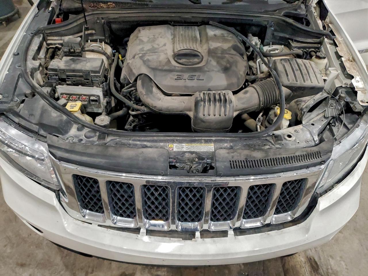 2011 JEEP GRAND CHEROKEE LAREDO photo 12
