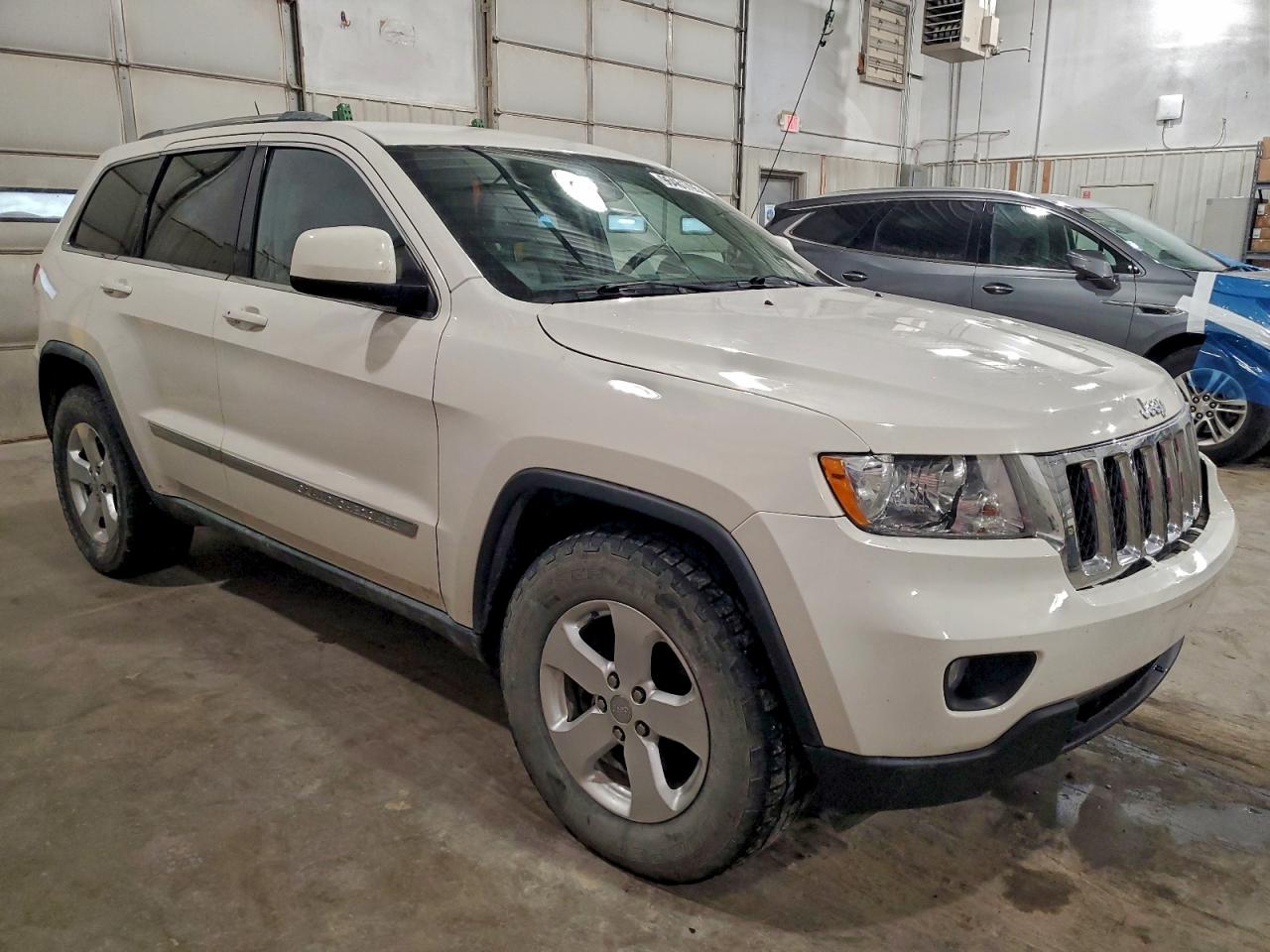2011 JEEP GRAND CHEROKEE LAREDO photo 4
