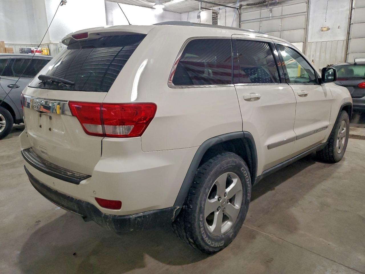 2011 JEEP GRAND CHEROKEE LAREDO photo 3