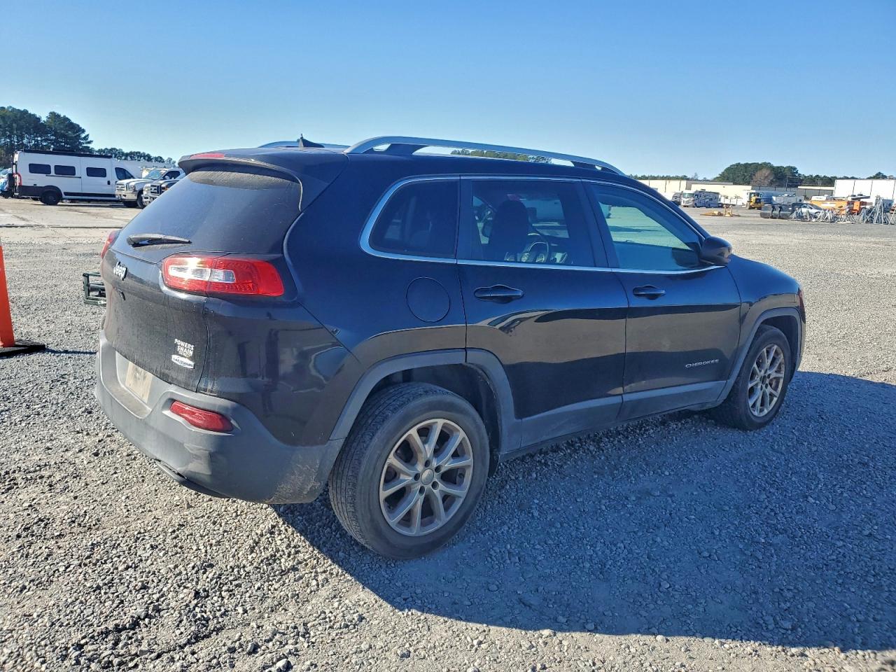 2017 JEEP CHEROKEE LATITUDE photo 3