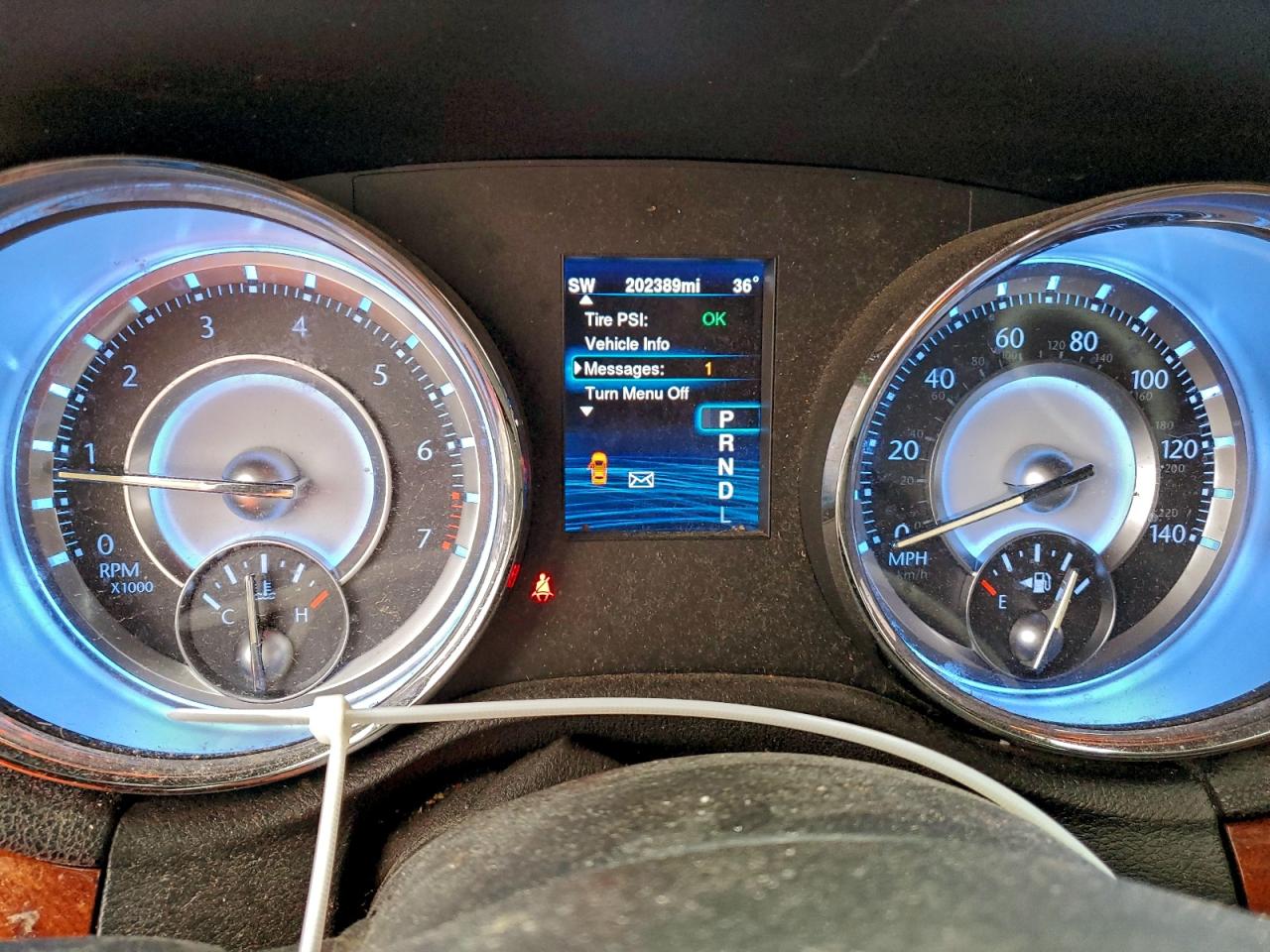 2014 CHRYSLER 300 photo 9