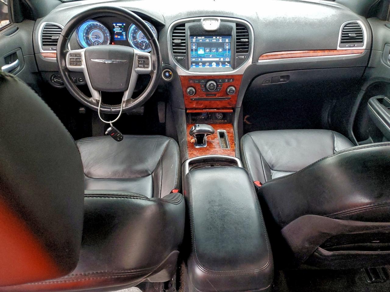 2014 CHRYSLER 300 photo 8